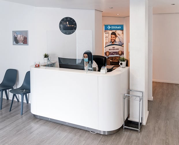 Rezeption von Elithair mit Empfangsdame